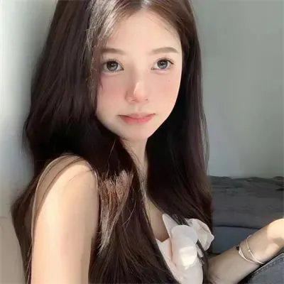 玻璃橱窗中的姑娘
